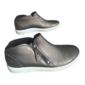 Ecco Soft 7 Leather Metallic Side Zipper Comfort Ankle Booties
